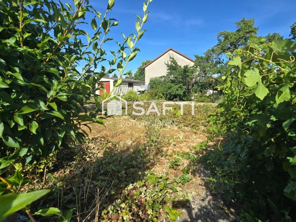 Maison individuelle sur sous-sol complet avec grand terrain et garages