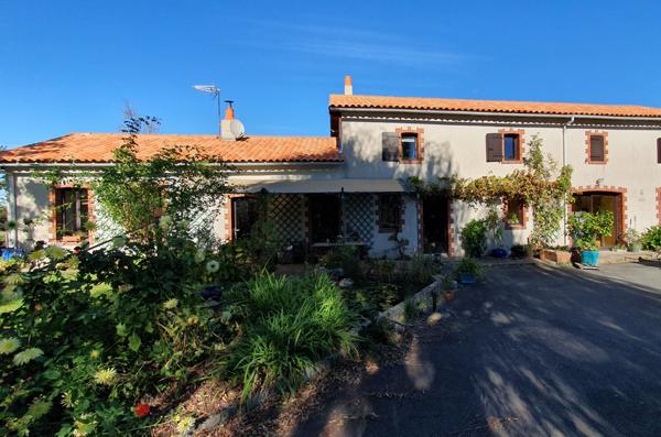 A SAISIR BELLE LONGERE 4 CHAMBRES 182M2