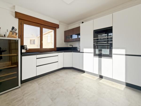 Mireval (34110) Maison 170 m2, 5 chambres, piscine, deux garages.