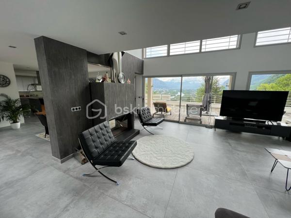 Maison de 335 m²