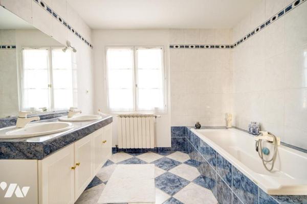 Saint Jean le Blanc, maison avec piscine et 2 garages