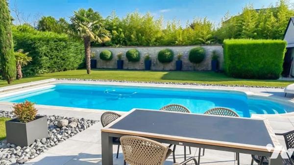 Saint Jean le Blanc, maison avec piscine et 2 garages