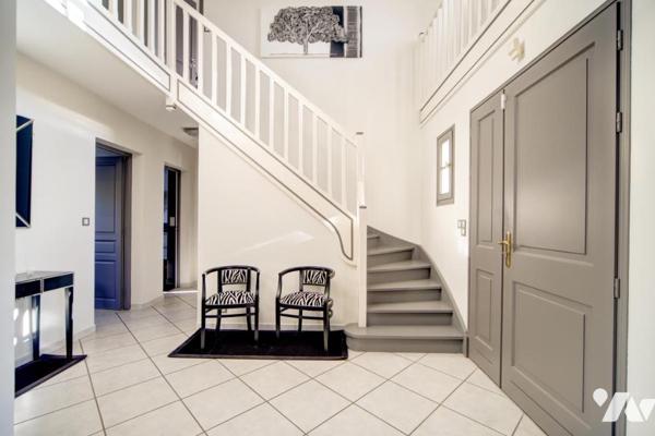 Saint Jean le Blanc, maison avec piscine et 2 garages