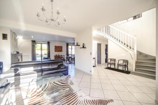 Saint Jean le Blanc, maison avec piscine et 2 garages