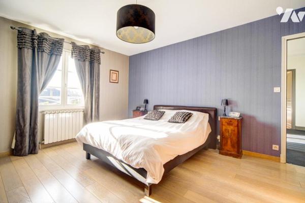 Saint Jean le Blanc, maison avec piscine et 2 garages