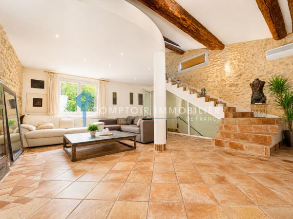 Maison de village
                                                                                                                                                                                                                                                                                                                        7 pièce(s)                                                                                                                                                                                                          4 chambre(s)                                                                                                                                                                                                          220  m²