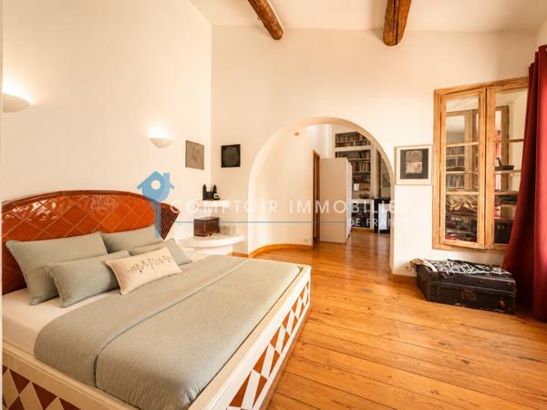 Maison de village
                                                                                                                                                                                                                                                                                                                        7 pièce(s)                                                                                                                                                                                                          4 chambre(s)                                                                                                                                                                                                          220  m²