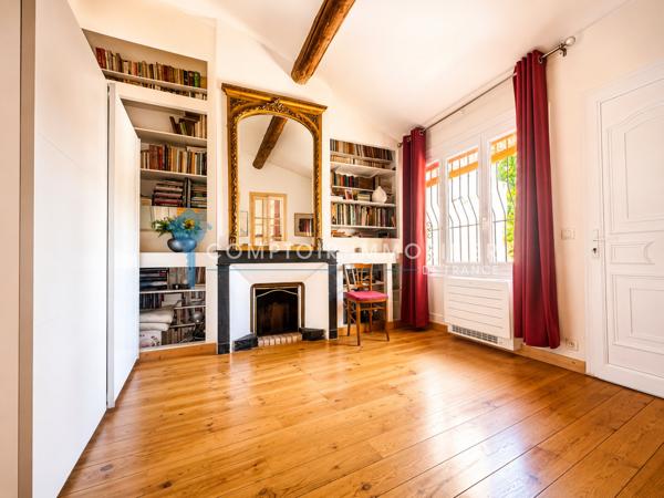 Maison de village
                                                                                                                                                                                                                                                                                                                        7 pièce(s)                                                                                                                                                                                                          4 chambre(s)                                                                                                                                                                                                          220  m²