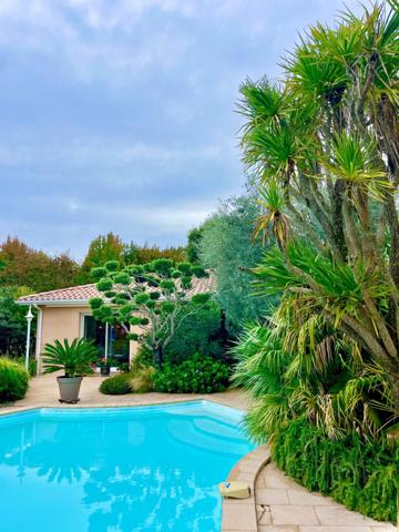 Maison T6 (5 chambres) en L: maison principale 2 chambres + 2 studios et une chambre indépendants