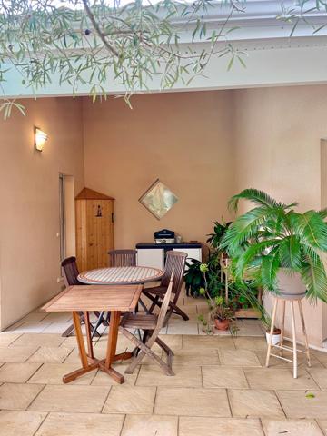 Maison T6 (5 chambres) en L: maison principale 2 chambres + 2 studios et une chambre indépendants