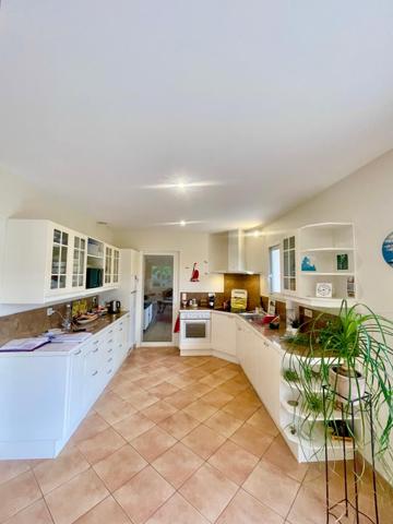 Maison T6 (5 chambres) en L: maison principale 2 chambres + 2 studios et une chambre indépendants