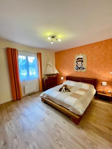 Maison T6 (5 chambres) en L: maison principale 2 chambres + 2 studios et une chambre indépendants