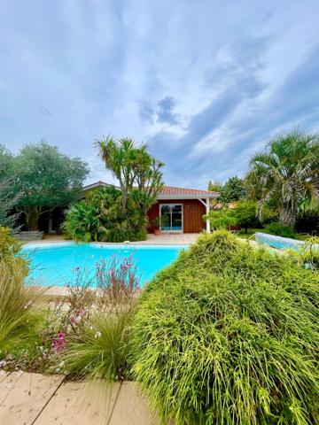 Maison T6 (5 chambres) en L: maison principale 2 chambres + 2 studios et une chambre indépendants