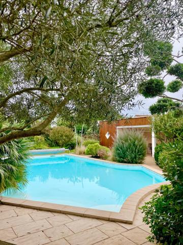 Maison T6 (5 chambres) en L: maison principale 2 chambres + 2 studios et une chambre indépendants