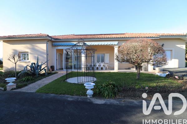 Maison à vendre 5 pièces 142 m² Saint Aulaye-Puymangou