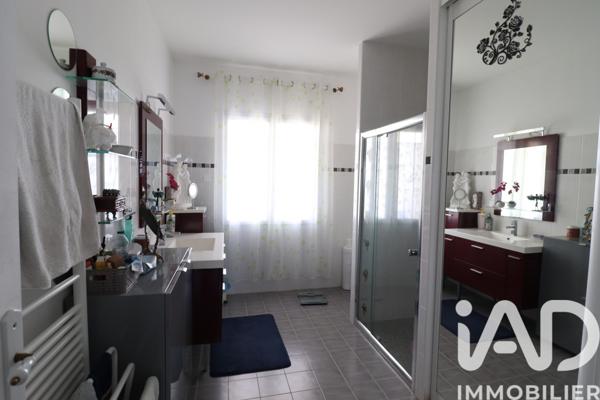 Maison à vendre 5 pièces 142 m² Saint Aulaye-Puymangou