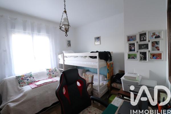 Maison à vendre 5 pièces 142 m² Saint Aulaye-Puymangou