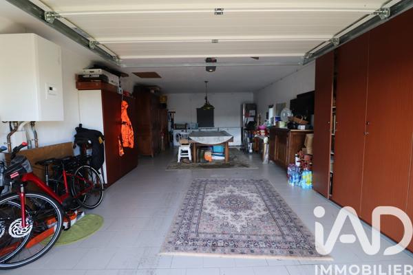 Maison à vendre 5 pièces 142 m² Saint Aulaye-Puymangou