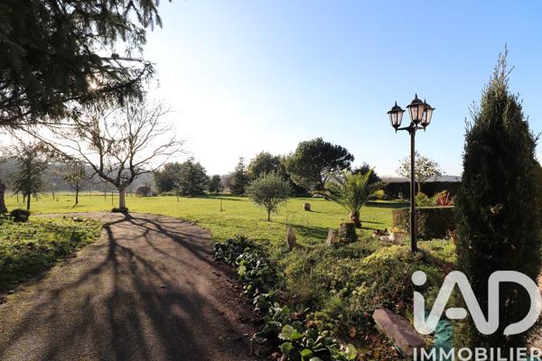 Maison à vendre 5 pièces 142 m² Saint Aulaye-Puymangou