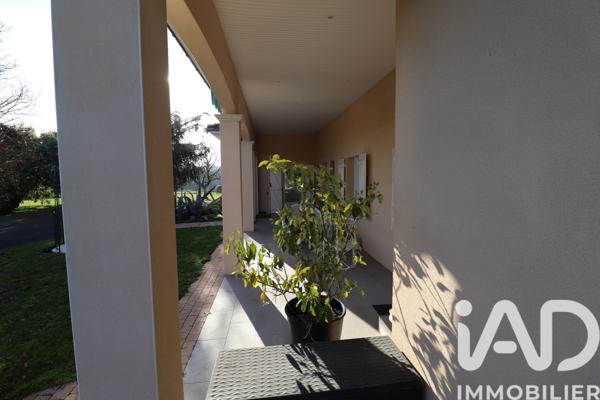 Maison à vendre 5 pièces 142 m² Saint Aulaye-Puymangou