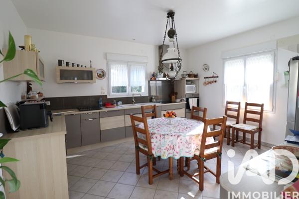 Maison à vendre 5 pièces 142 m² Saint Aulaye-Puymangou