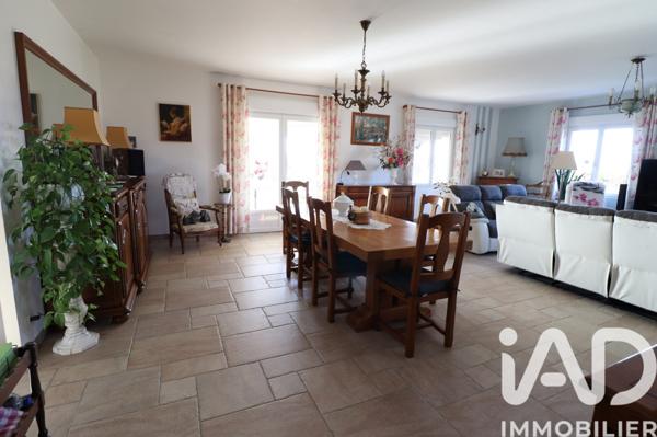Maison à vendre 5 pièces 142 m² Saint Aulaye-Puymangou