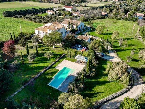 Aix-en-Provence, Maison 14 Chambres -  640 m² à vendre