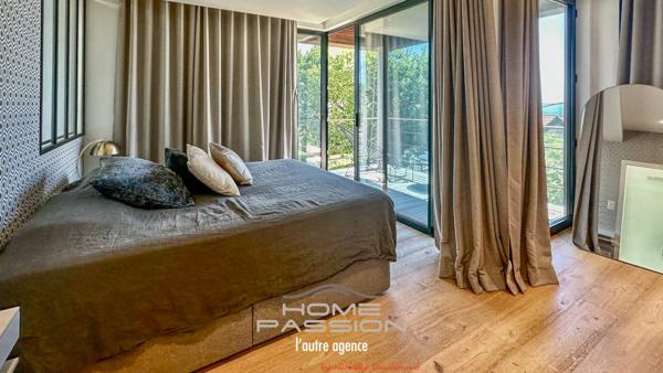 VAUX/MER/PONTAILLAC  VILLA CONTEMPORAINE AVEC APERCU MER