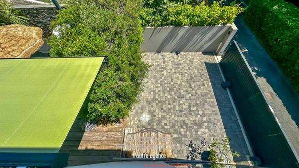 VAUX/MER/PONTAILLAC  VILLA CONTEMPORAINE AVEC APERCU MER