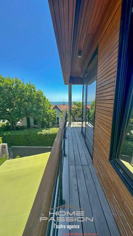 VAUX/MER/PONTAILLAC  VILLA CONTEMPORAINE AVEC APERCU MER