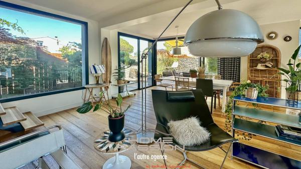 VAUX/MER/PONTAILLAC  VILLA CONTEMPORAINE AVEC APERCU MER