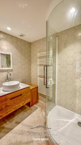 VAUX/MER/PONTAILLAC  VILLA CONTEMPORAINE AVEC APERCU MER