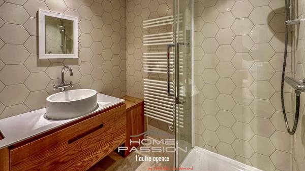 VAUX/MER/PONTAILLAC  VILLA CONTEMPORAINE AVEC APERCU MER