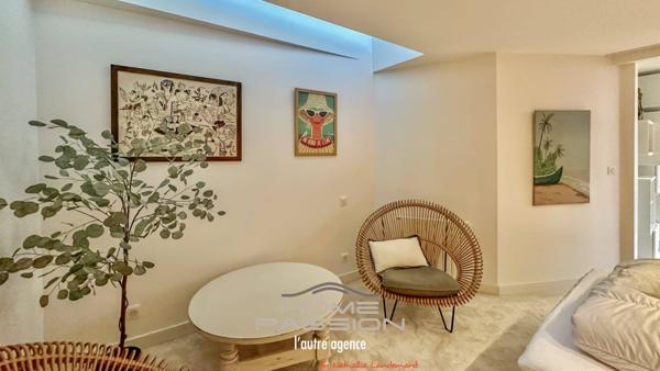 VAUX/MER/PONTAILLAC  VILLA CONTEMPORAINE AVEC APERCU MER