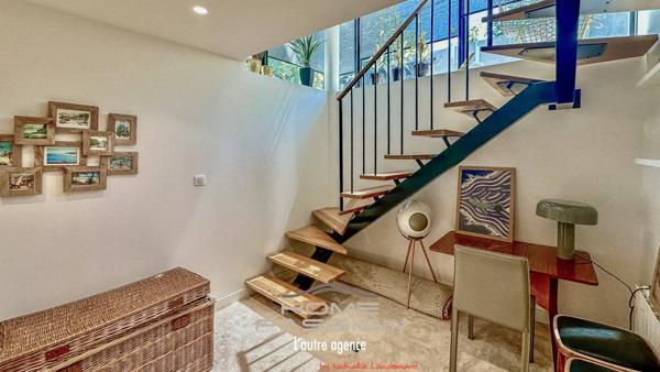 VAUX/MER/PONTAILLAC  VILLA CONTEMPORAINE AVEC APERCU MER