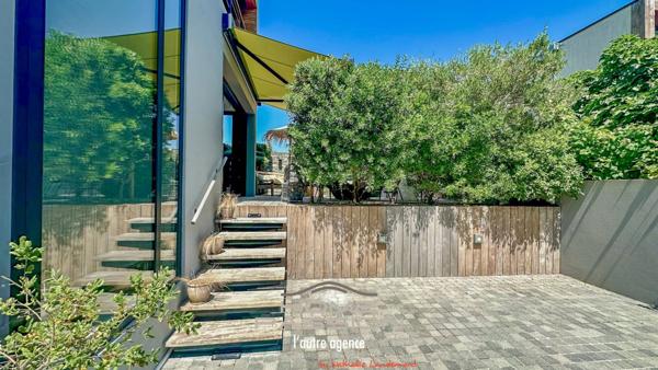 VAUX/MER/PONTAILLAC  VILLA CONTEMPORAINE AVEC APERCU MER