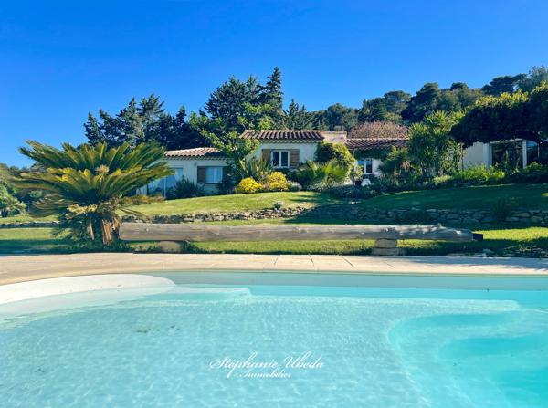 Cornillon-Confoux (13250) Propriété au charme exotique dans une cadre luxuriant.