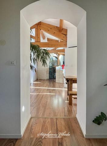 Cornillon-Confoux (13250) Propriété au charme exotique dans une cadre luxuriant.