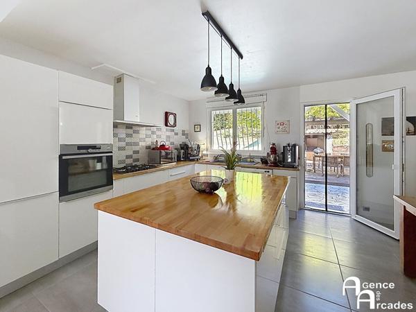 Maison Familiale Baurech de 205 m2 Baurech (33880)