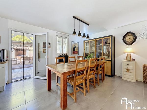 Maison Familiale Baurech de 205 m2 Baurech (33880)