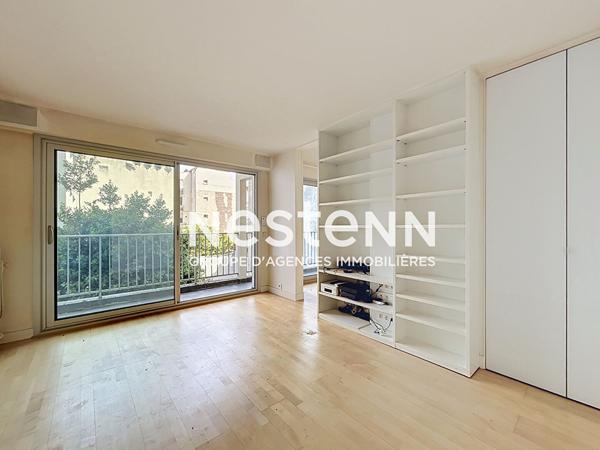 Paris 17 ? Quartier des Batignolles - Bel appartement de 54,95 m² avec grand balcon de 9,95 m², double séjour, lumineux et sans vis-à-vis