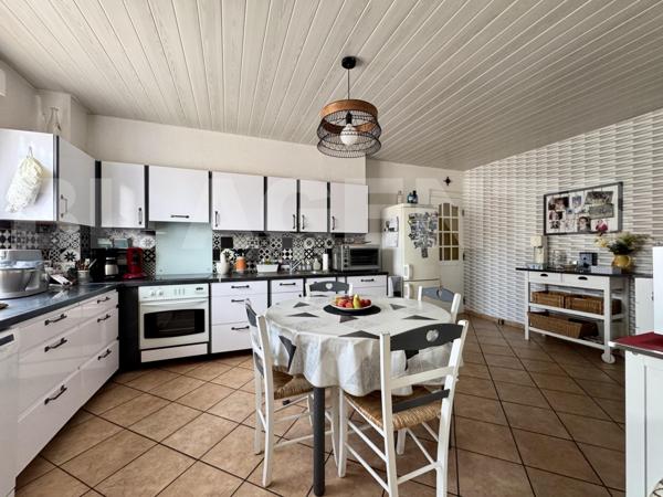 Appartement 4 pièce(s) 141 m2