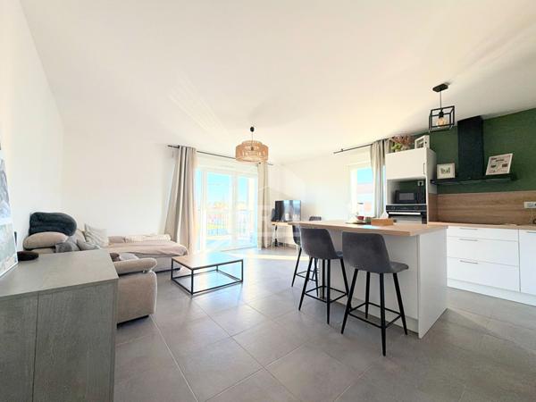A VENDRE EN EXCLUSIVITE 13560  SENAS APPARTEMENT TYPE 3 PIECES D'ENVIRON 68M² AVEC TERRASSE ET 2 PLACES DE STATIONNEMENT