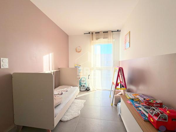 A VENDRE EN EXCLUSIVITE 13560  SENAS APPARTEMENT TYPE 3 PIECES D'ENVIRON 68M² AVEC TERRASSE ET 2 PLACES DE STATIONNEMENT