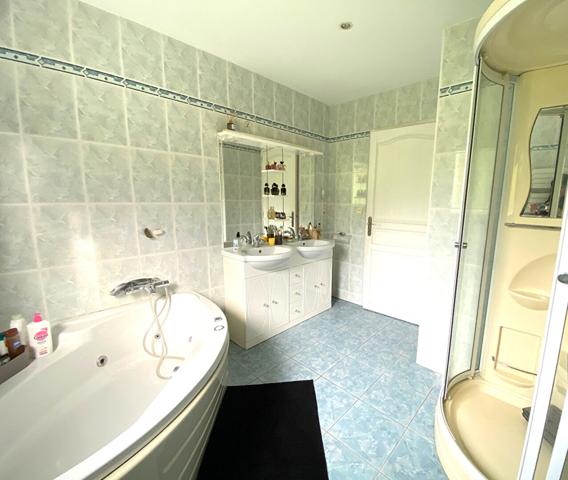 Maison - 6 pièces - 172 m²