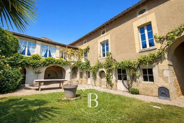 Loudun, Hôtel particulier 5 Chambres -  263 m² à vendre