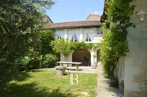 Loudun, Hôtel particulier 5 Chambres -  263 m² à vendre