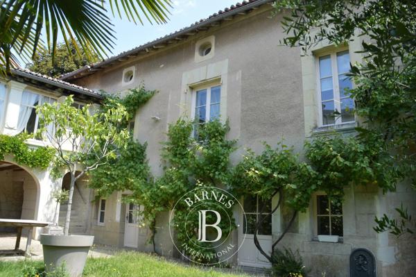 Loudun, Hôtel particulier 5 Chambres -  263 m² à vendre