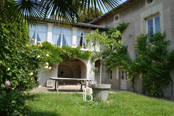 Loudun, Hôtel particulier 5 Chambres -  263 m² à vendre