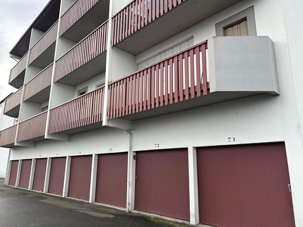 A louer Studio meublé centre ville Dax proche gare et hôpital coin nuit balcon garage